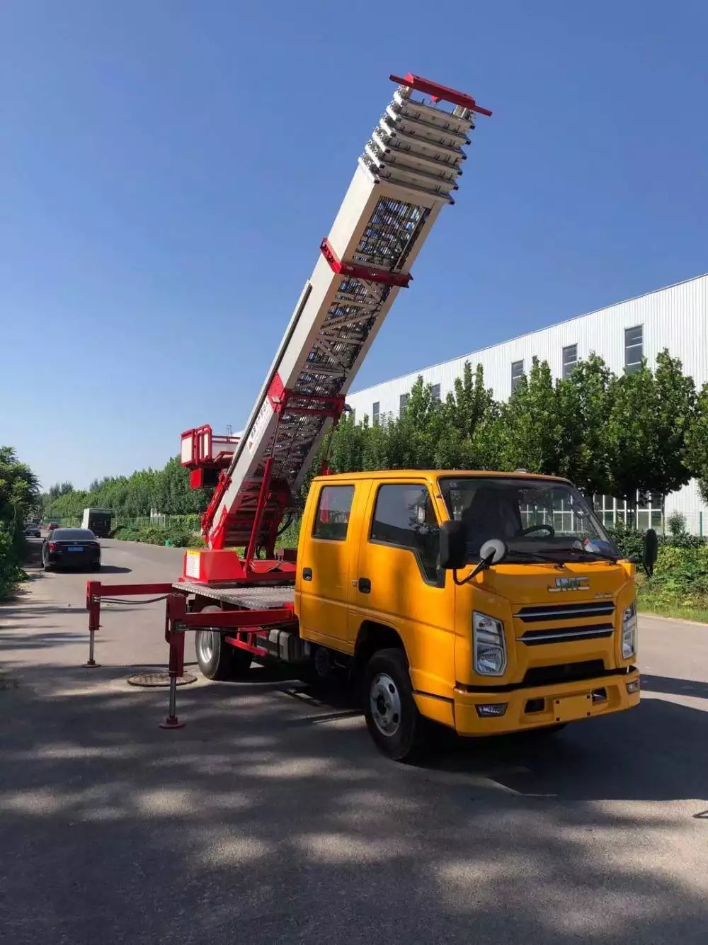 宁远附近的云梯车出租服务：轻松解决高空作业需求